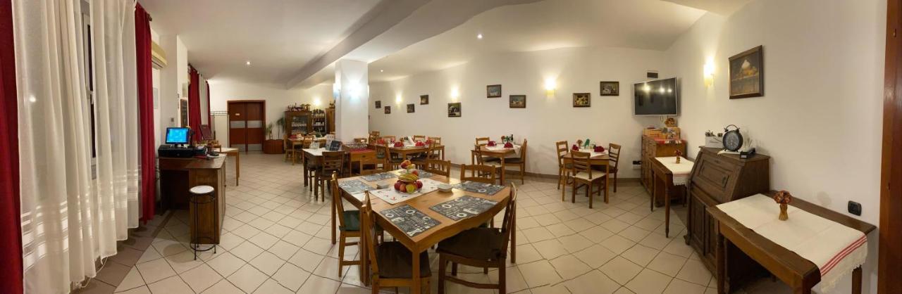 Vila Zoppas Inn Sînnicolau Mare Esterno foto